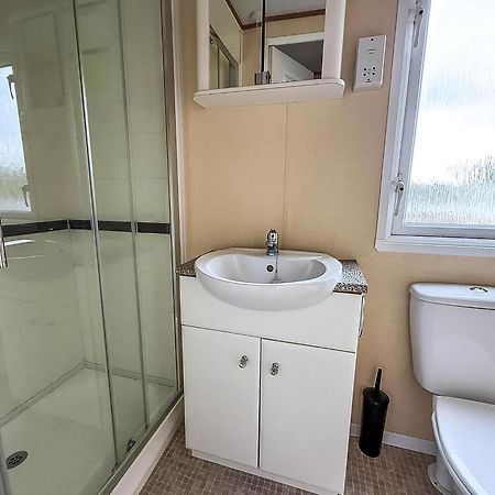 Great Dog Friendly Caravan To Hire With Field Views In Norfolk Ref 10132B Belton with Browston Экстерьер фото